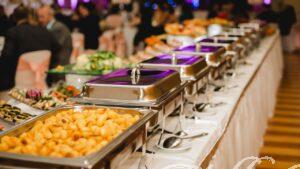 How to choose your wedding caterer?